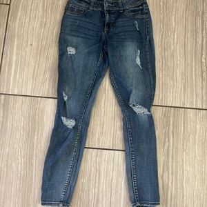 MAURICES size small distressed skinny jeans